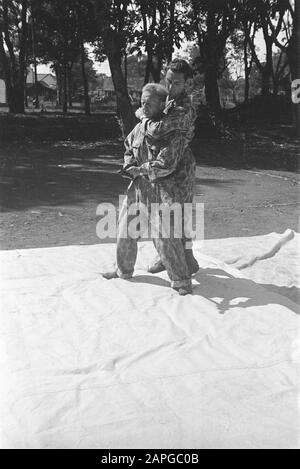 Sportübungen Depot Special Troops Beschreibung: Sammlung Photo Collection Service für Armee Kontakte Indonesien, Photon Nummer 242-5-1 Datum: 1947/06/01 Ort: Indonesien, Niederländisch-Indien Stockfoto