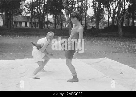 Sportübungen Depot Special Troops Beschreibung: Sammlung Photo Collection Service für Armee Kontakte Indonesien, Photon Nummer 243-4-6 Datum: 1947/06/01 Ort: Indonesien, Niederländisch-Indien Stockfoto