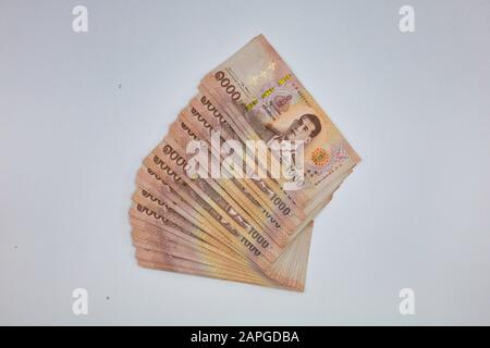 Bangkok/THAILAND - 23. Januar 2020: Stapels New Thailand Money Bank Note Wert 1000 Baht. Stockfoto