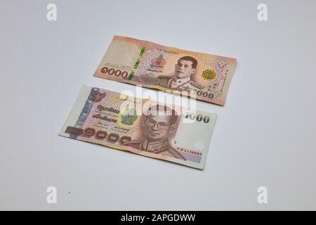 Bangkok/THAILAND - 23. Januar 2020: Stapels New Thailand Money Bank Note Wert 1000 Baht. Stockfoto