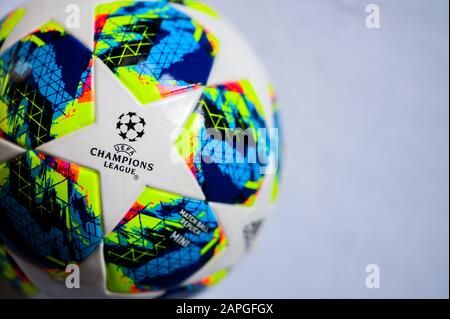 MADRID, Spanien, Januar. 20. 2020: Champions League Vorlage, offiziellen Ball, weißer Hintergrund Stockfoto