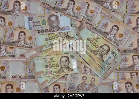 Bangkok/THAILAND - 23. Januar 2020: Stapels New Thailand Money Bank Note Wert 1000 Baht. Stockfoto