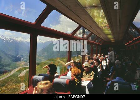 Passagiere an Bord der Glacier Express. Schweiz. Europa Stockfoto