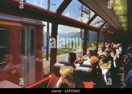 Passagiere an Bord der Glacier Express. Schweiz. Europa Stockfoto