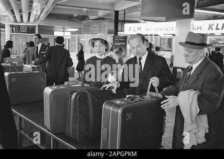 Concertgebouw-Orchester in Schiphol ab Wien Datum: 8. Juni 1962 Ort: Noord-Holland, Schiphol Personenname: Concertgebouw Orchester Stockfoto