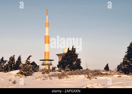 Die Brocken-Antenne im frühen Morgenlicht Stockfoto
