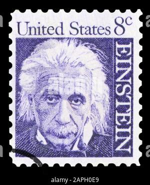 Vereinigte STAATEN VON AMERIKA - CIRCA 1965: Eine Briefmarke mit einem Porträt des berühmten Physikers Albert Einstein (1879-1955) zum Gedenken an das 10. Jahr si Stockfoto