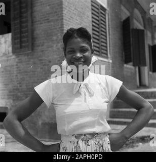Reisen nach Suriname und die niederländischen Antillen Beschreibung: Kreolmädchen in Paramaribo Datum: 1947 Ort: Paramaribo, Suriname Schlüsselwörter: Mädchen Stockfoto