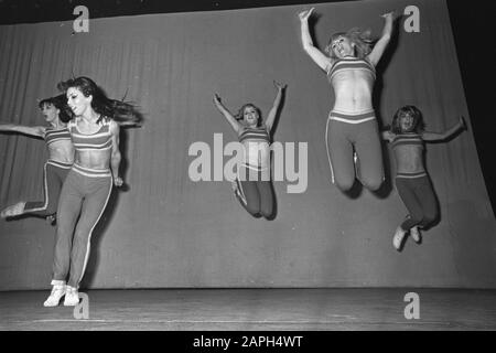 Tänzerinnen demonstrieren, die Tänzerinnen während des Aufführungsdatums: 13. Januar 1967 Schlagwörter: Danseres, Demonstrationen, Auftritte Stockfoto
