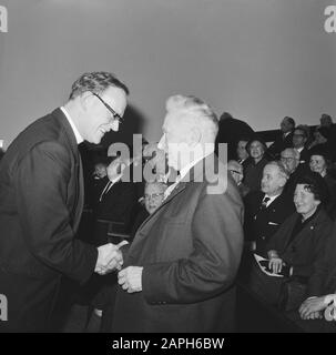 Der Albert-Schweitzer-Preis, der an Prof. dr. W. Banning, richtig dr. H. de Rook Datum: 12. Januar 1963 Schlagwörter: Preise, Auszeichnungen Personenname: Banning, W., Dr. H. de Rook Stockfoto