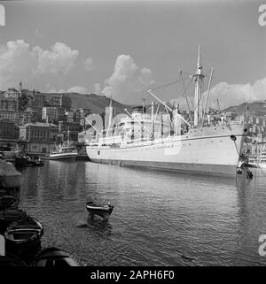 Israel 1948-1949: Der Hafen von Genua Beschreibung: Der Amerigo Vespucci vermoorte im Hafen von Genua Anmerkung: Ende 1948 Feed Von der Umfrage aus Genua in den kürzlich proklamierten Staat Israel für seinen ersten Reisebericht Datum: 1948 Ort: Genua, Italien Schlüsselwörter: Häfen, Schiffe Stockfoto
