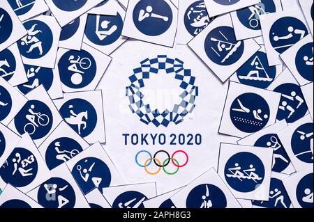 TOKIO, JAPAN, JANUAR. 20. 2020: Tokio 2020 olympisches Sommerspiel Hintergrund, Piktogramm und Symbol ein Spiellogo in Japan Stockfoto