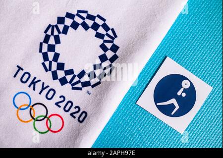 TOKIO, JAPAN, JANUAR. 20. 2020: Piktogramm Gewichtheben für olympisches Sommerspiel Tokio 2020 Stockfoto