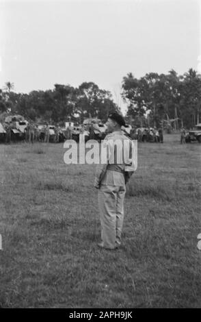 Salatiga. Feier des 134-jährigen Bestehens der Hussaren von Boreel durch die 2. Eskadron Armoured Cars Beschreibung: Der Korpskommandant, Major F. Rouffaer hält eine Rede Datum: 25. November 1947 Ort: Indonesien, Java, Niederländische Ostindien, Salatiga Stockfoto