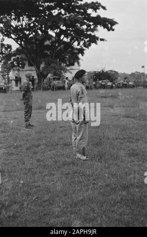 Salatiga. Feier des 134-jährigen Bestehens der Husaren von Boreel durch die 2. Eskadron Armoured Cars Beschreibung: Der Korpskommandeur, Major F. Rouffaer Datum: 25. November 1947 Ort: Indonesien, Java, Niederländische Ostindien, Salatiga Stockfoto