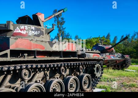 Eine M41 Walker Bulldog light Tank und M42 Duster anti-aircraft Gun am Zhaishan Tunnel auf der Insel Jinmen, Republik China (Taiwan). Stockfoto