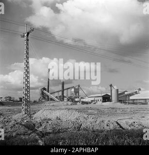 Reisen nach Suriname und die niederländischen Antillen Beschreibung: Die Fabrik der Billiton Maatschappij Suriname in Paranam Datum: 1947 Ort: Paranam, Suriname Schlüsselwörter: Bauxit, Fabriken Stockfoto