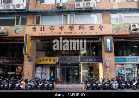 Ein Blick auf den Eingang der chinesischen Ärztekammer in Taipeh.Mit mehr als 570 infizierten Fällen in der Stadt Wuhan (China), die in den Sperrzustand versetzt werden, kündigt Taiwan CDC die Aktivierung des Central Epidemic Command Center (CECC) in Anwesenheit von Chen Shih-chung (Taiwanese Minister für Gesundheit und Wohlfahrt) an Für Eine Schwere spezielle infektiöse Pneumonie zur umfassenden Vorbeugung gegen den Ausbruch einer neuartigen Coronavirus-Pneumonie in China und zur Gewährleistung der Gesundheit der taiwanesischen Öffentlichkeit. Stockfoto