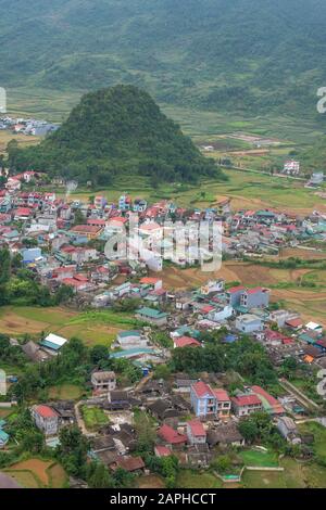 Landschaft vietnames Stadt Quan Ba in den Karstmointänen ist der Berg Fee ein Wahrzeichen für Touristen. Stockfoto