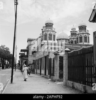 Reise nach Suriname und die niederländischen Antillen Beschreibung: Die Hauptmoschee der Surinamese Islamic Association in der Keizerstraat in Paramaribo Annotation: Die Moschee wurde 1972 durch neues Baudatum ersetzt: 1947 Ort: Paramaribo, Suriname Schlüsselwörter: Moscheen Stockfoto