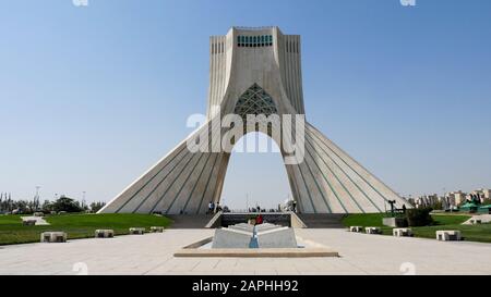 Azadí-Turm, der von der Sha von Persien (Teheran - Iran) gebaut werden soll Stockfoto