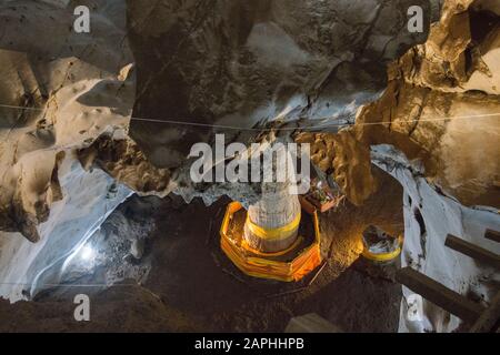 Muang On Cave and Temple in der Nähe der Stadt Chiang Mai im Norden Thailands. Thailand, Chiang Mai, November 2019 Stockfoto