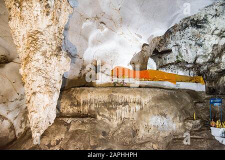 Muang On Cave and Temple in der Nähe der Stadt Chiang Mai im Norden Thailands. Thailand, Chiang Mai, November 2019 Stockfoto