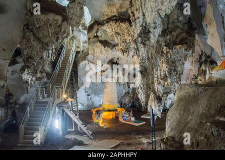 Muang On Cave and Temple in der Nähe der Stadt Chiang Mai im Norden Thailands. Thailand, Chiang Mai, November 2019 Stockfoto