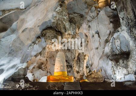 Muang On Cave and Temple in der Nähe der Stadt Chiang Mai im Norden Thailands. Thailand, Chiang Mai, November 2019 Stockfoto