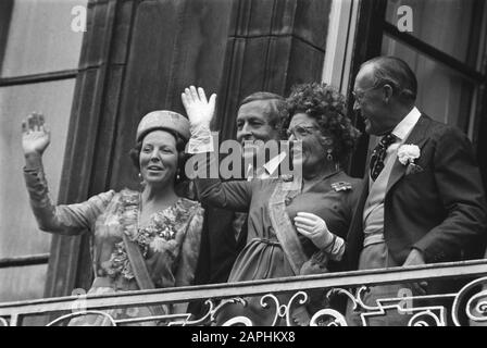 Prinsjesdag, Eröffnung der Staten-General-Beschreibung: Die königliche Familie auf dem Balkon des lange Voorhout Palace Datum: 18. September 1979 Ort: Den Haag, Zuid-Holland Schlüsselwörter: Balkone, Königinnen, Fürsten, Prinzessinnen persönlicher Name: Beatrix, Prinzessin, Bernhard, Fürst, Claus, Fürst, Juliana, Königin Name: States-General Stockfoto
