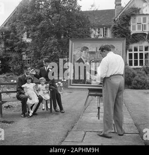 Reportage Eppo Doeve Beschreibung: Der Künstler Eppo Doeve malt die Kinder der Martineau Familie, Old Lodge in Terlow (Buckinghamshire) Datum: Juli 1954 Ort: Großbritannien Schlüsselwörter: Landhäuser, Mädchen, Gemälde, Maler, Gärten persönlicher Name: Doeve, Eppo, Martineau, J. Stockfoto