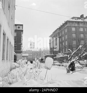 Besuch in München Beschreibung: Die Max-Joseph-Ãe im Schnee Datum: 1. Dezember 1958 Standort: Bayern, Deutschland, München, Westdeutschland Schlagwörter: Schnee, Stadtverkehr, Straßenbilder, Winter Stockfoto