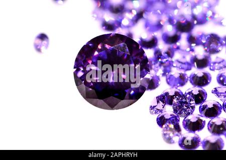 Rundschnitt-Amethyst-Edelstein (synthetisch/Labor-kreiert) Stockfoto