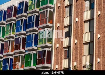 Gebäude mit bunten Glasfenster in der Hesperia Bilbao Hotel in der Altstadt von Bilbao, Baskenland, im Norden von Spanien, Europa Stockfoto