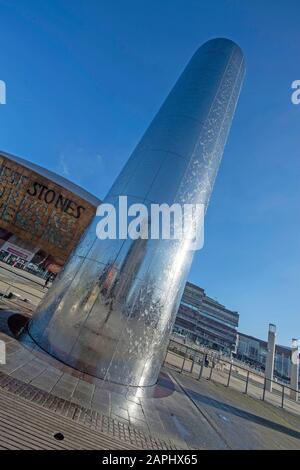 Das Wales Millennium Center, Roald Dahl Plass, Cardiff Bay in South Wales, Großbritannien an einem sonnigen Wintertag. Stockfoto