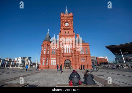 Allgemeiner Blick auf die Cardiff Bay in South Wales, Großbritannien an einem sonnigen Wintertag. Stockfoto