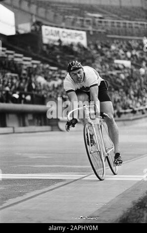 Radfahren. Grand Prix von Amsterdam Beschreibung: Der Rus Omari Phakadze wird in der Serie über das Enddatum sein: 22. Juni 1967 Ort: Amsterdam, Noord-Holland Schlagwörter: Sportveranstaltungen, Radsport, Radsport persönlicher Name: Phakadze, O. Stockfoto