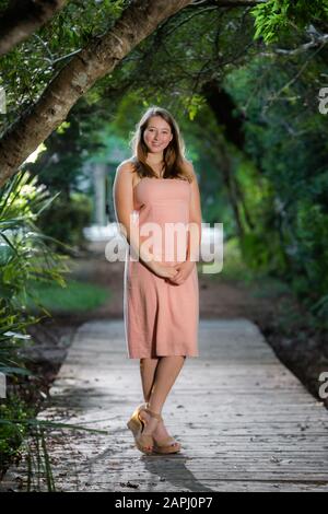 Teenager-Mädchen posiert für ihre High School Senior Portraits. Stockfoto