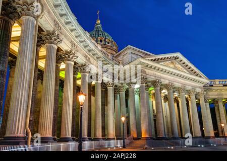 Kasaner Kathedrale in den weißen Nächten in Sankt Petersburg, Russland Stockfoto