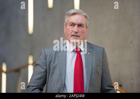 Edinburgh, Großbritannien. Januar 2020. Bild: Iain Grey MSP von der Scottish Labour Party. Erste Ministerfragen beim schottischen Parlament. Kredit: Colin Fisher/Alamy Live News Stockfoto