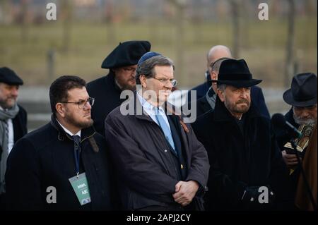 David Harris, Direktor des American Jewish Committee, nimmt vor dem 75. Jahrestag der Befreiung von Auschwitz an einer Zeremonie vor dem Internationalen Denkmal für Die Opfer des Faschismus im ehemaligen Nazi-Deutschen Konzentrations- und Vernichtungslager KL Auschwitz II-Birkenau Teil. Stockfoto