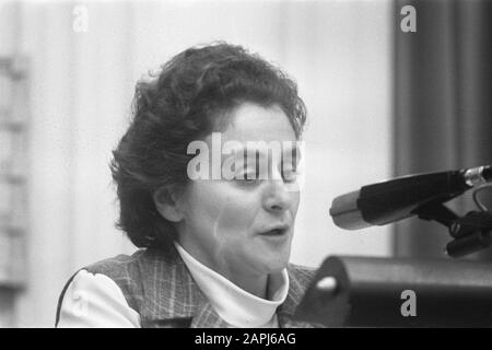 Debatte Zweite Kammer zur Veröffentlichung Von Drei van Breda, Miss A. Goudsmidt (D66) zum Wort Datum: 29. Februar 1972 Schlagwörter: Debatten, Freigaben persönlicher Name: A. Goudsmidt, Drei Van Breda-Institutionen Name: D66, Haus Stockfoto