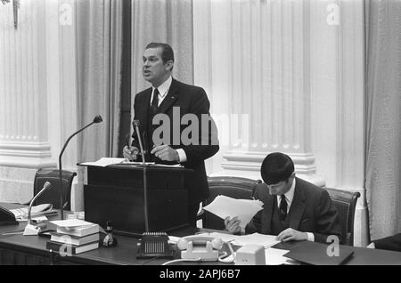 Debatte Zweite Kammer über die Freilassung Von Drei van Breda, Biesheuvel bis zum Wortdatum: 29. Februar 1972 Schlüsselwörter: Debatten, Minister, Freigaben persönlicher Name: Drei Van Breda Institution Name: Haus Stockfoto