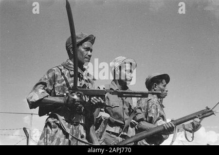 Bau einer Bailey-Brücke [Serientitel richtig?] Beschreibung: Teilnehmer an der Patrouille ang des 20th Company 2 Regiment Infantry in Kemajoran Datum: 1946 Ort: Indonesien, Niederländisch-Ostindien Stockfoto