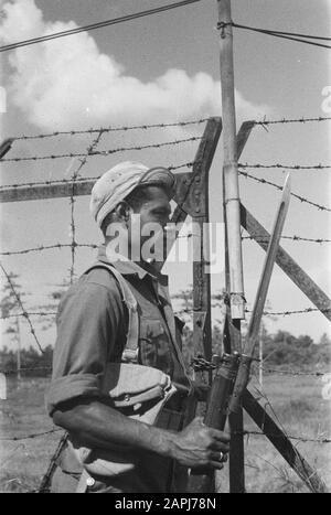 Bau einer Bailey-Brücke [Serientitel richtig?] Beschreibung: Teilnehmer an der Patrouille ang des 20th Company 2 Regiment Infantry in Kemajoran Datum: 1946 Ort: Indonesien, Niederländisch-Ostindien Stockfoto