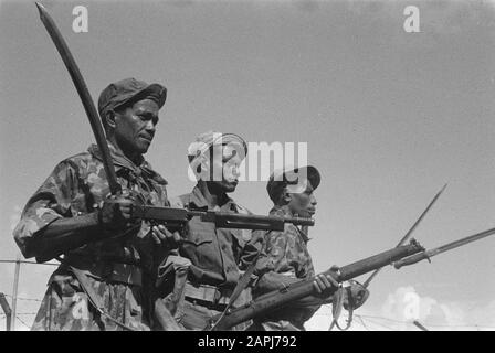 Bau einer Bailey-Brücke [Serientitel richtig?] Beschreibung: Teilnehmer an der Patrouille ang des 20th Company 2 Regiment Infantry in Kemajoran Datum: 1946 Ort: Indonesien, Niederländisch-Ostindien Stockfoto