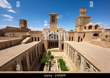 Historisches Haus mit Windtürmen in Abarkuh, Iran Stockfoto