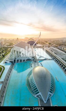 Luftbild der Hemisphäre und des Wissenschaftsmuseums in der Stadt der Künste und Wissenschaften in Valencia Spanien Stockfoto