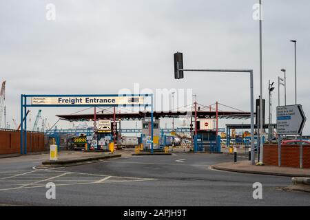 Der internationale Gütereingang oder die Lkw-Einfahrt im Portsmouth Continental Fährhafen Stockfoto