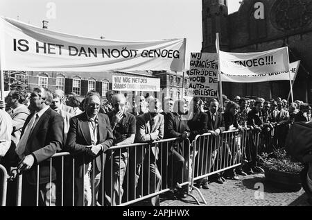 Demonstrationsmitglieder der Bovag zu höheren Autokosten auf dem Binnenhof; Protestierende Datum: 5. Juni 1980 Schlagwörter: Demonstranten, Demonstrationen Personenname: BOVAG Stockfoto